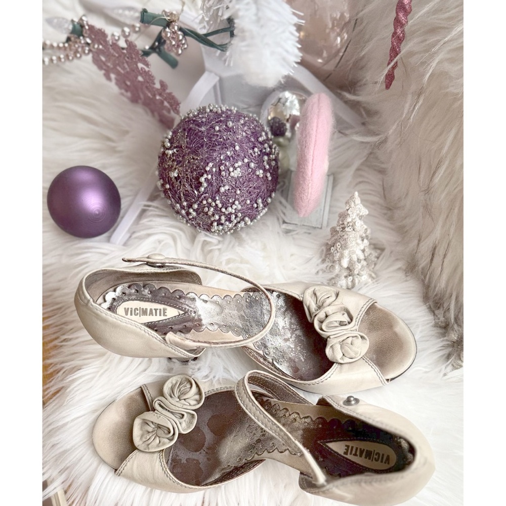Vic Matie Jazz Age Retro Shoes with Rosettes, size 36.5/7